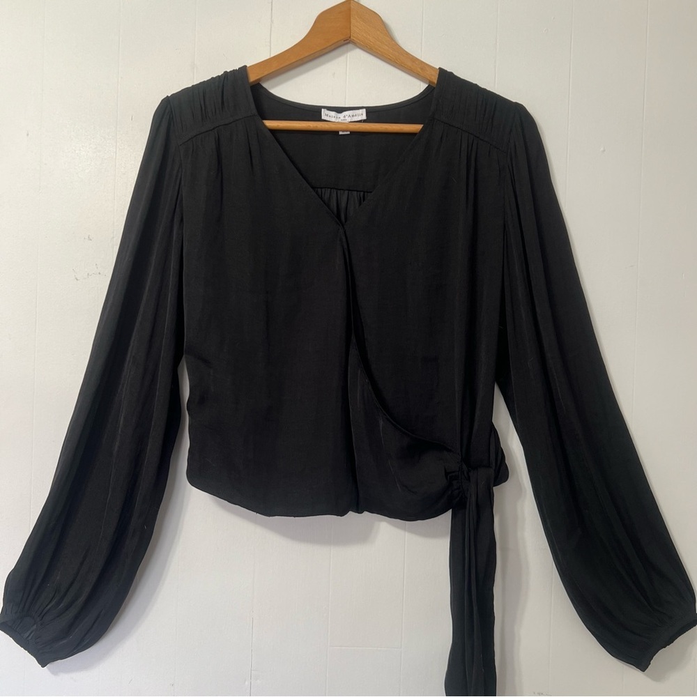 Maison d’ Amelie V-Neck Bell Sleeve Silky Contemporary Business Casual Top M